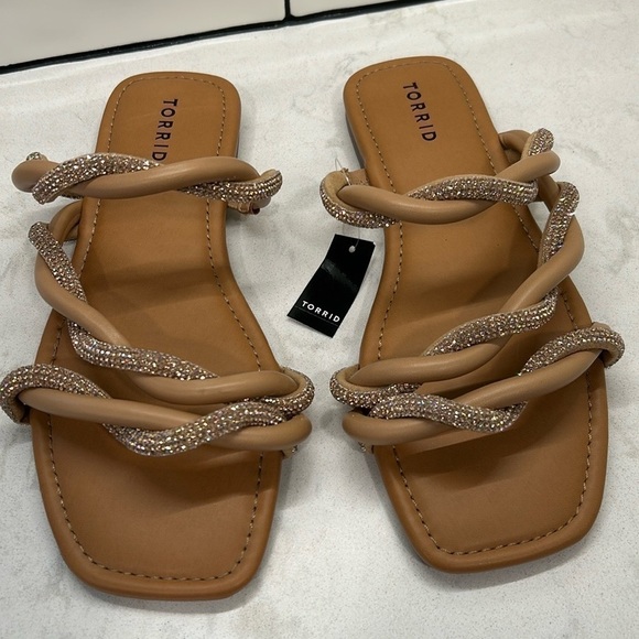 Torrid Embellished Twist Slide Beige (WW) Size 9 NWT - Picture 6 of 16